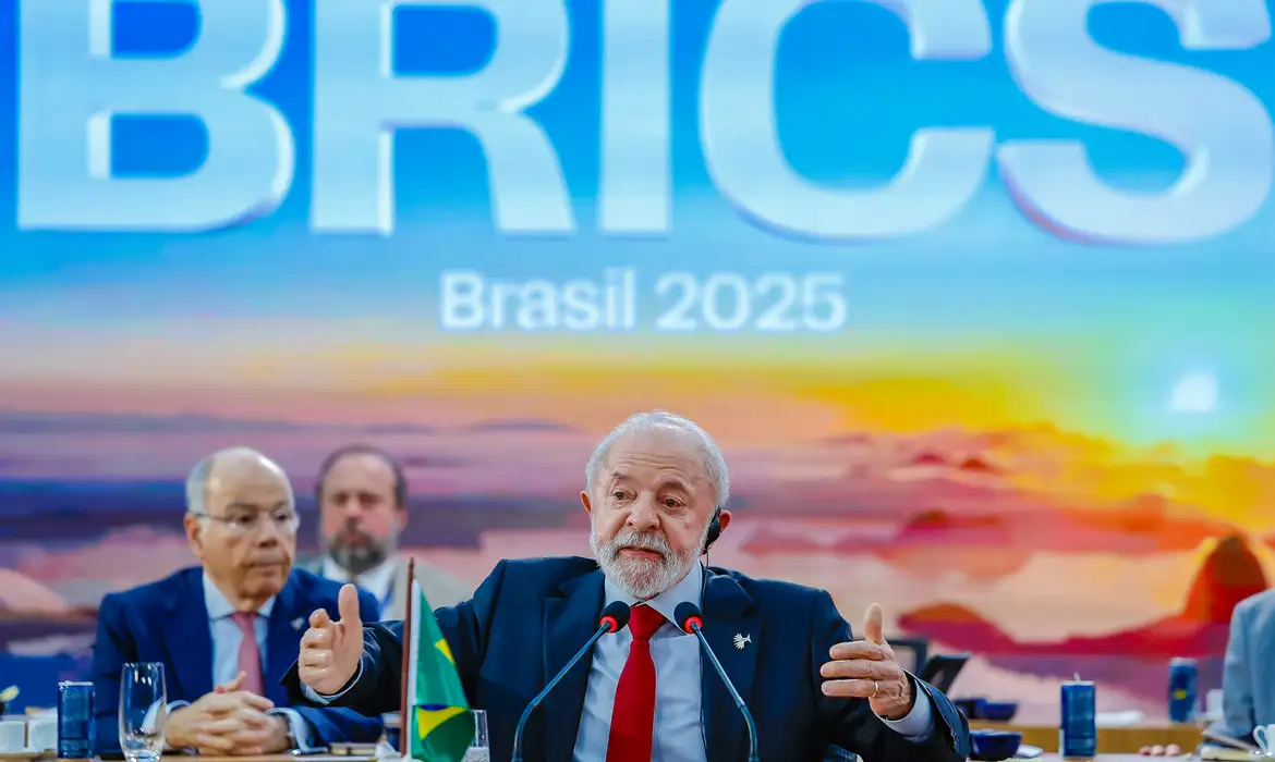Adiar reforma na ONU torna mundo mais perigoso, diz Lula no Brics