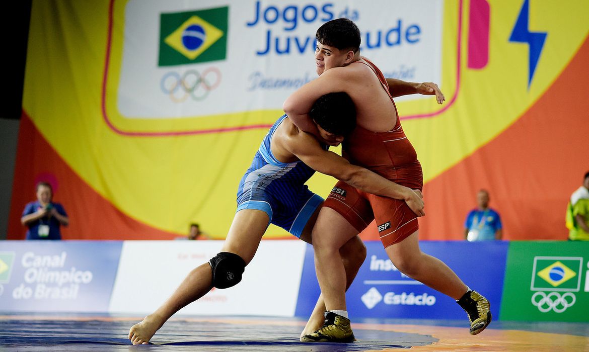 Nicolas Gabriel dos Santos, de 16 anos, faturou o ouro na categoria 100 kg do wrestling,, lutando descalço - em 02/09/2023