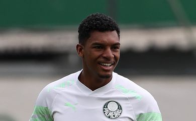Luis Guilherme - meia-atacante do Palmeiras