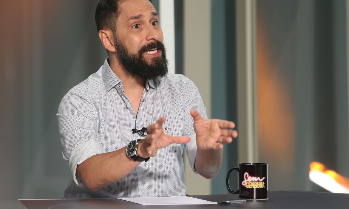 O escritor e historiador João Carlos Amador , participa do programa Sem Censura, da TV Brasil.