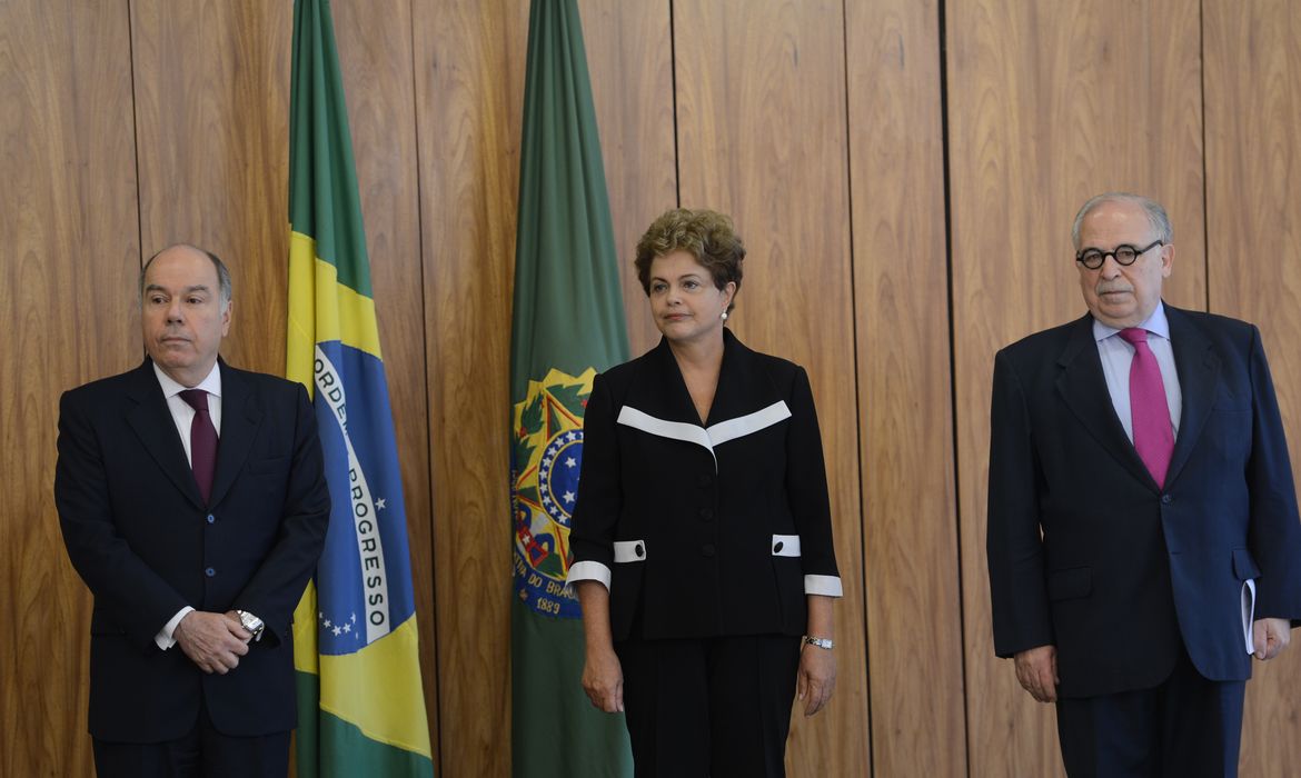 A presidente Dilma Rousseff entrega credenciais a novos embaixadores que atuarão no Brasil(Elza Fiúza/Agência Brasil)
