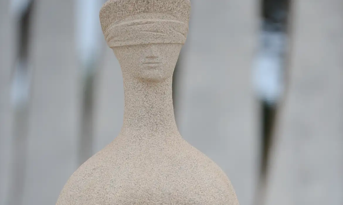 A Justiça é uma escultura localizada em frente ao prédio do Supremo Tribunal Federal, em Brasília,i feita em 1961 pelo artista plástico mineiro Alfredo Ceschiatti.