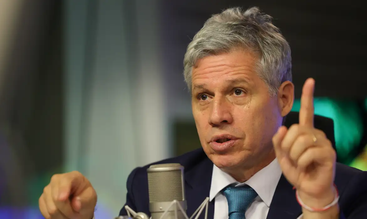 Governo estuda medidas para baixar preo dos alimentos, diz ministro