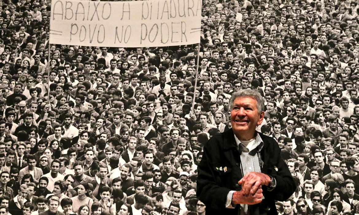 Morre Evandro Teixeira, um dos símbolos do fotojornalismo brasileiro Morre Evandro Teixeira, um dos símbolos do fotojornalismo brasileiro