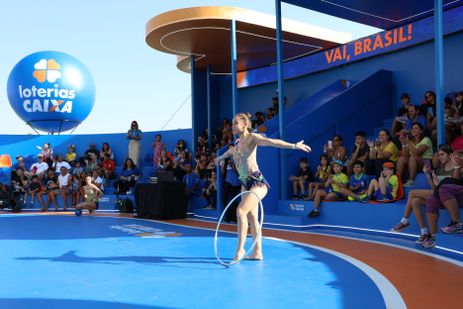 São Paulo (SP), 25/07/2024 - Apresentação de ginástica artística na Fan Fest dos Jogos Olímpicos no Parque Villa Lobos. Foto: Rovena Rosa/Agência Brasil