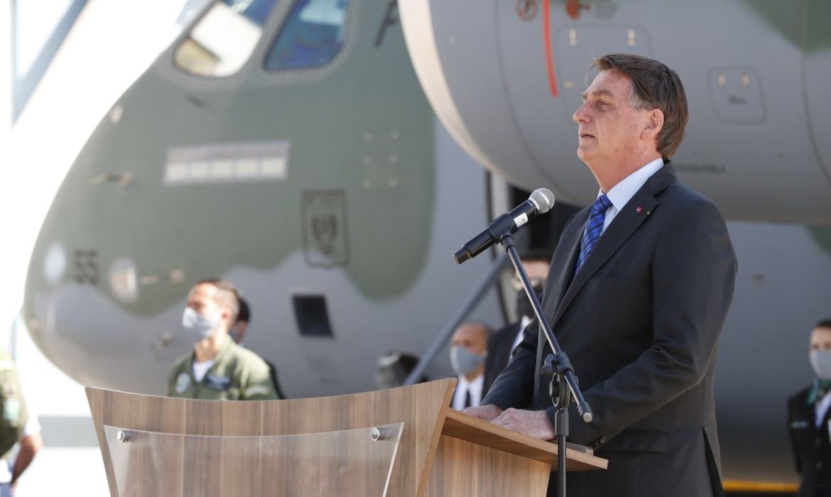 O presidente da República, Jair  Bolsonaro, participa da solenidade de  partida da comitiva brasileira em Missão Especial a Beirute na Base Aérea de São Paulo, em Guarulhos