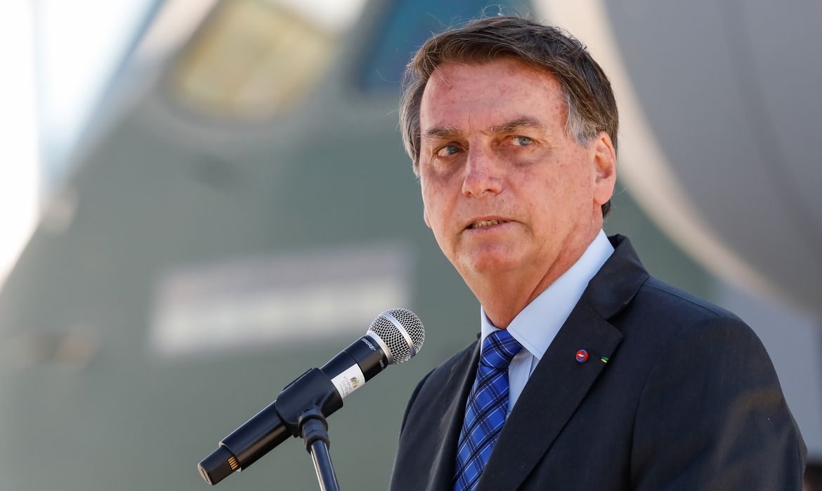 O presidente da República, Jair Bolsonaro, participa da solenidade de partida da comitiva brasileira em Missão Especial a Beirute na Base Aérea de São Paulo, em Guarulhos