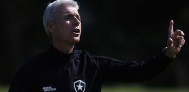 Luís Castro - Técnico do Botafogo
