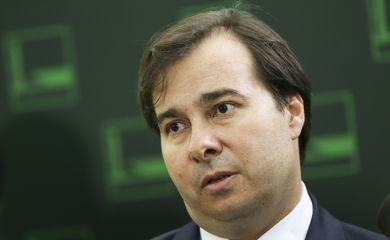 Brasília - O presidente da Câmara dos Deputados, Rodrigo Maia, fala à imprensa após reunião com representantes da Mesa Diretora da Câmara (Marcelo Camargo/Agência Brasil)