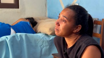 Maíla Silene Ferreira de Menezes se divide entre os cuidados com a mãe, que tem 65 anos e está acamada, e com seus dois filhos.