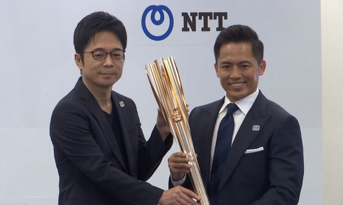 Tocha olímpica com tema de cerejeira revelada para Tóquio 2020