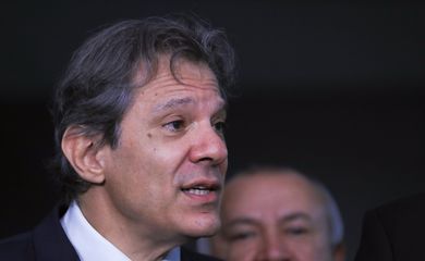 Brasília (DF) 28/11/2024  Presidente do Senado, Rodrigo Pacheco, o ministro da Fazenda, Fernando Haddad e o ministro Alexandre Padilha, após reunião de líderes do Senado Federal quando Haddad  apresentou  medidas econômicas discutidas pelo governo federal.
 Foto Lula Marques/ Agência Brasil