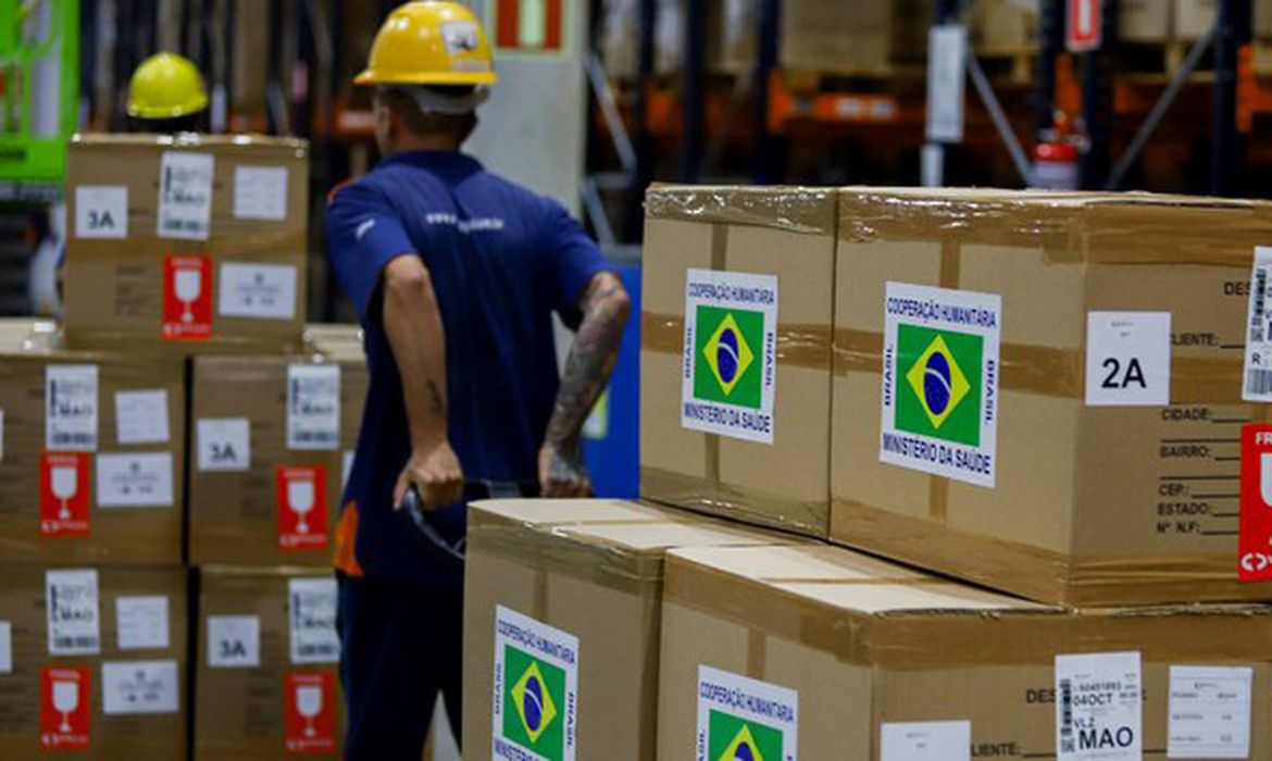 São Paulo (SP), 04/10/2024 - Ministério da Saúde envia kits com medicamentos e insumos para apoiar o enfrentamento à seca no Amazonas. Foto: Ricardo Valarini Constantino/MS