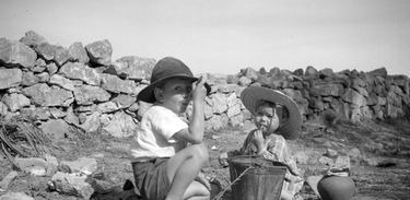 Crianças no Algarve (década de 1940)