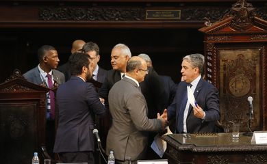  Governador Wilson Witzel e o deputado André Ceciliano, durante a cerimônia de posse dos deputados estaduais eleitos para a Assembleia Legislativa do Rio de Janeiro.