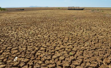 Remanso - Com a falta de chuva na nascente do Rio São Francisco, o reservatório de Sobradinho vive a maior seca de sua história (Marcello Casal Jr/Agência Brasil)