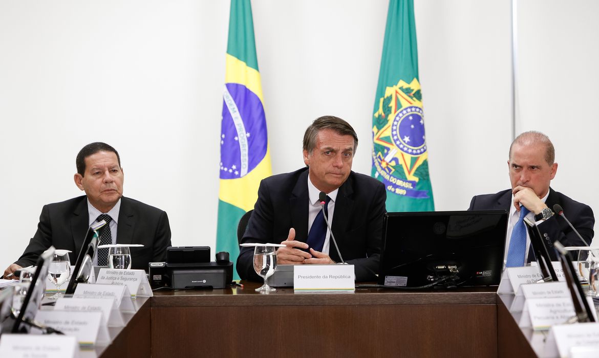 O Presidente da República, Jair Bolsonaro acompanhado do Vice-Presidente da República, General Hamilton Mourão e Ministro de Estado Chefe da Casa Civil da Presidência da República, Onyx Lorenzoni, participam da Reunião do Conselho de Governo
