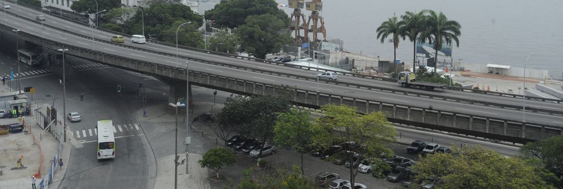 Elevado da Perimetral que será de demolido em novembro, como parte do projeto Porto Maravilha
