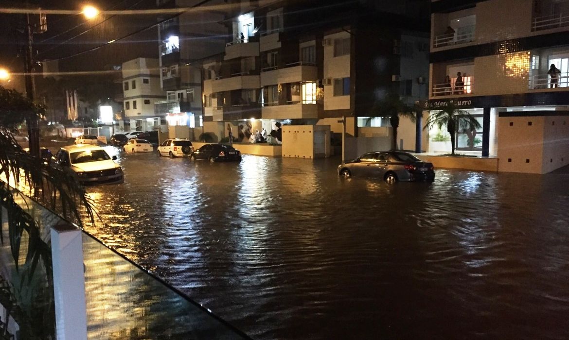 Forte chuva provoca enchente em Santa Catarina (Divulgação SDC/SC)