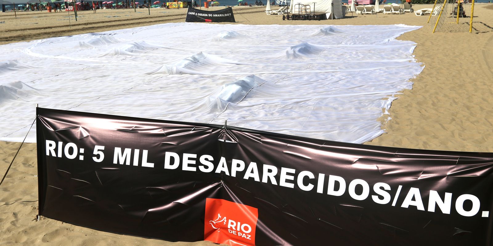 Ato em Copacabana cobra respostas sobre desaparecimento de Amarildo