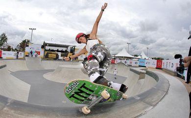 Dora Varella vence primeira etapa do Circuito Brasileiro de skate - park - Criciúma