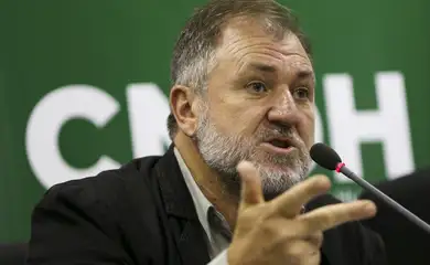 O vice-presidente do Conselho Nacional dos Direitos Humanos (CNDH), Darci Frigo durante entrevista coletiva sobre a violência no contexto das eleições 2018.
