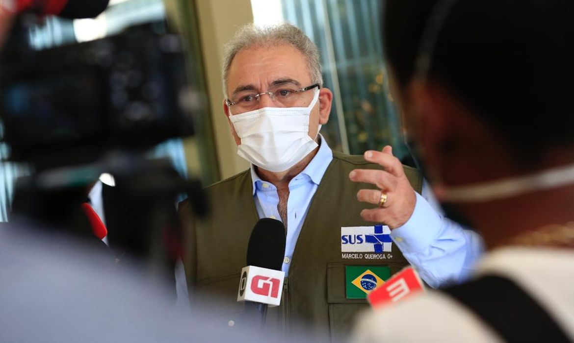 Ministros Milton Ribeiro e Marcelo Queiroga em coletiva sobre volta às aulas presenciais no Brasil.