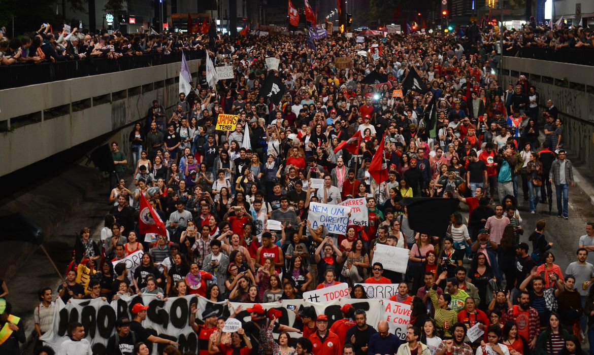 São Paulo -Manifestantes pedem novas eleições durante ato na Avenida Paulista (Rovena Rosa/Agência Brasil)