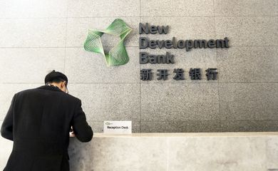 Novo Banco de Desenvolvimento (NDB, do nome em inglês New Development Bank), formado pelos países do Brics (Brasil, Rússia, Índia, China e África do Sul)