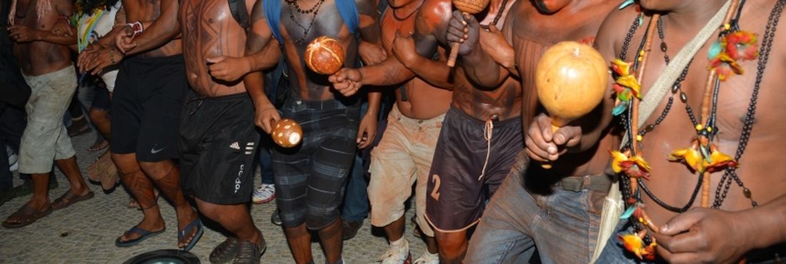 Protesto índios Palácio do Planalto Brasília - Índios fazem manifestação no Palácio do Planalto. Eles protestam contra a proposta de emenda constitucional sobre a demarcação de terras indígenas
