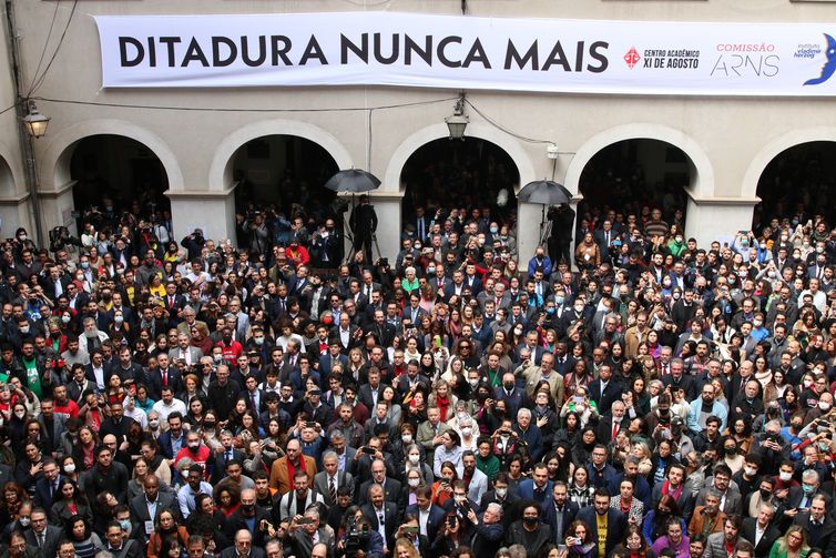 Leitura da Carta às Brasileiras e Brasileiros em Defesa do Estado Democrático de Direito, na Faculdade de Direito da USP -Rovena Rosa/Agência Brasil