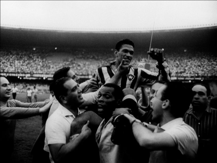 Documentário mostra a consagração do ídolo do futebol, Mané Garrincha