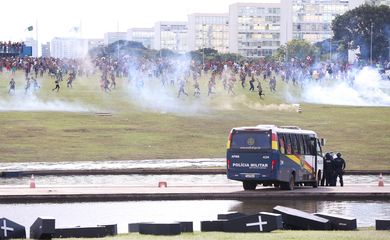 Brasília - Índios fazem manifestação na Esplanada dos Ministérios (Marcelo Camargo/Agência Brasil)