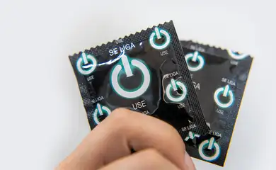 Embalagem de preservativo masculino