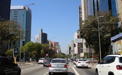 Trânsito da avenida Brigadeiro Faria Lima, em Pinheiros.