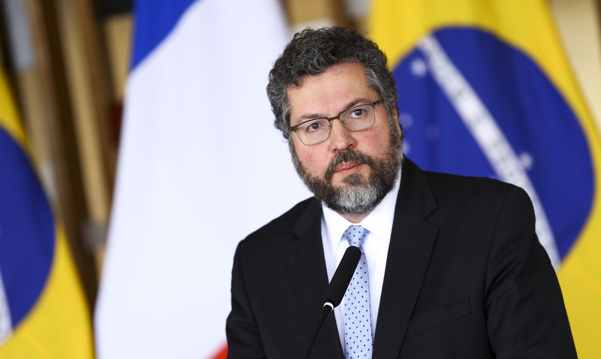 O  ministro das Relações Exteriores, Ernesto Araújo, durante declaração à imprensa, no Palácio Itamaraty.