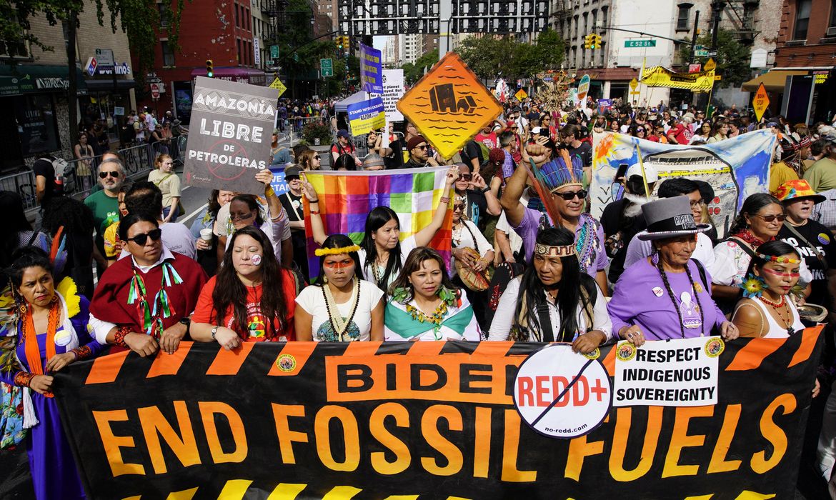 Ativistas fazem manifestação pedindo que governo dos EUA aja para conter mudanças climáticas, em Nova York, EUA
17/09/2023
REUTERS/Eduardo Munoz