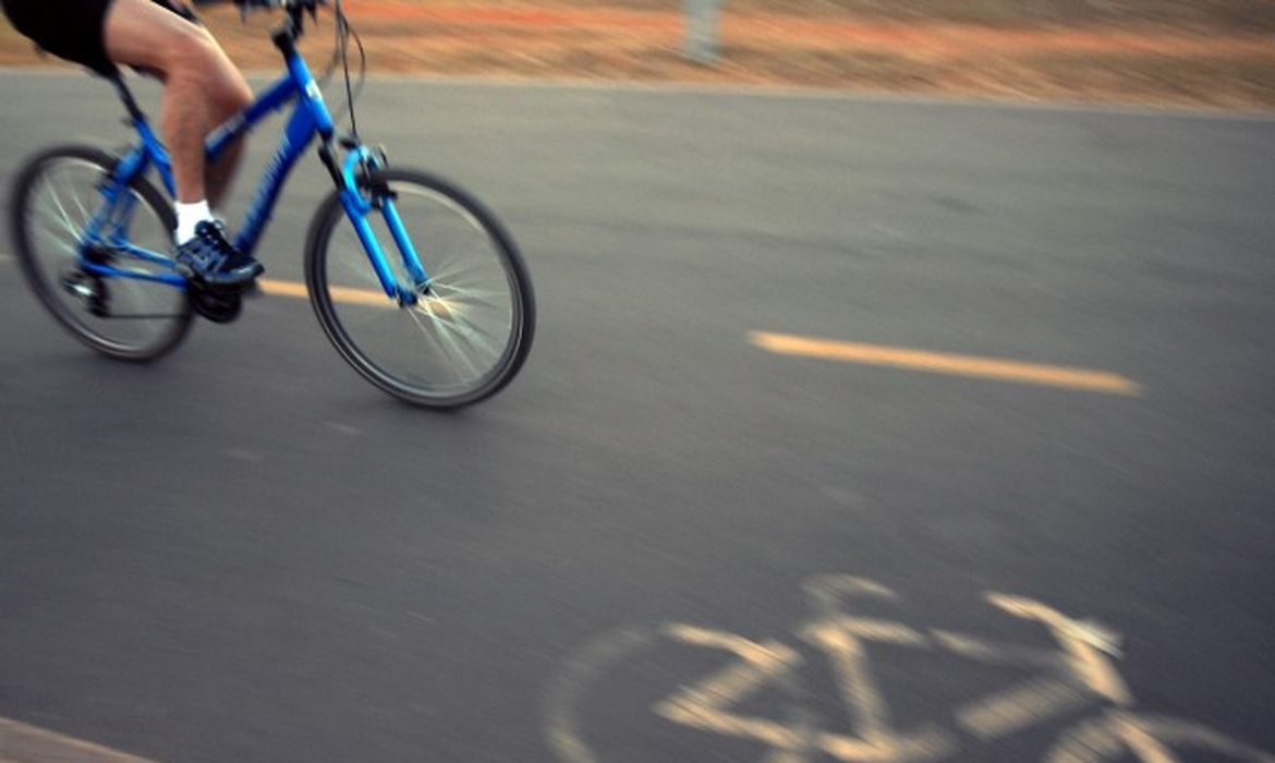 faixa de bicicleta, parque da cidade, Brasília, bicicleta