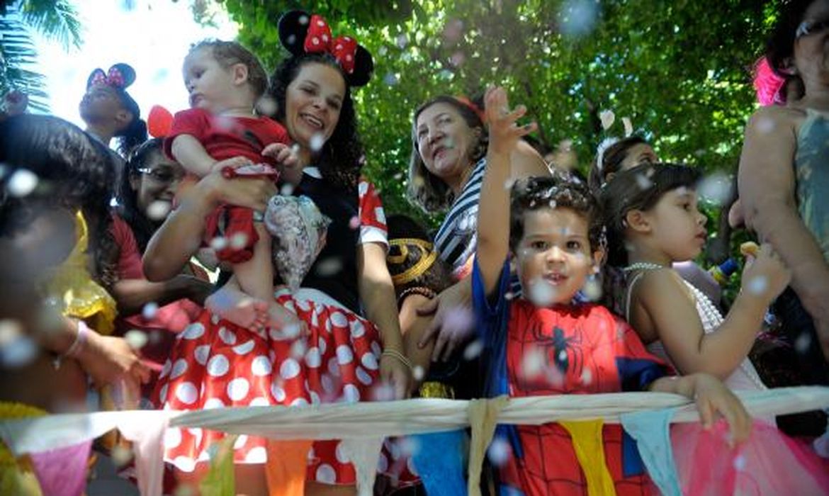 Crianças se divertem no carnaval - Arquivo Agência Brasil