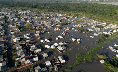 An aerial view shows the damage and flooding caused by heavy rains due to an extratropical cyclone, in Sao Leopoldo, Rio Grande do Sul state, Brazil June 18, 2023. REUTERS/Diego Vara
