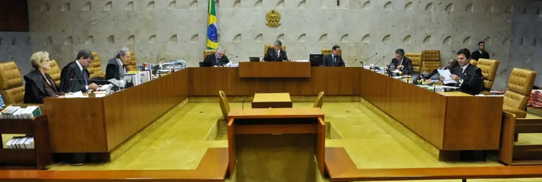 STF Sessão plenária no Supremo Tribunal Federal (STF) onde segue o julgamento do Mensalão