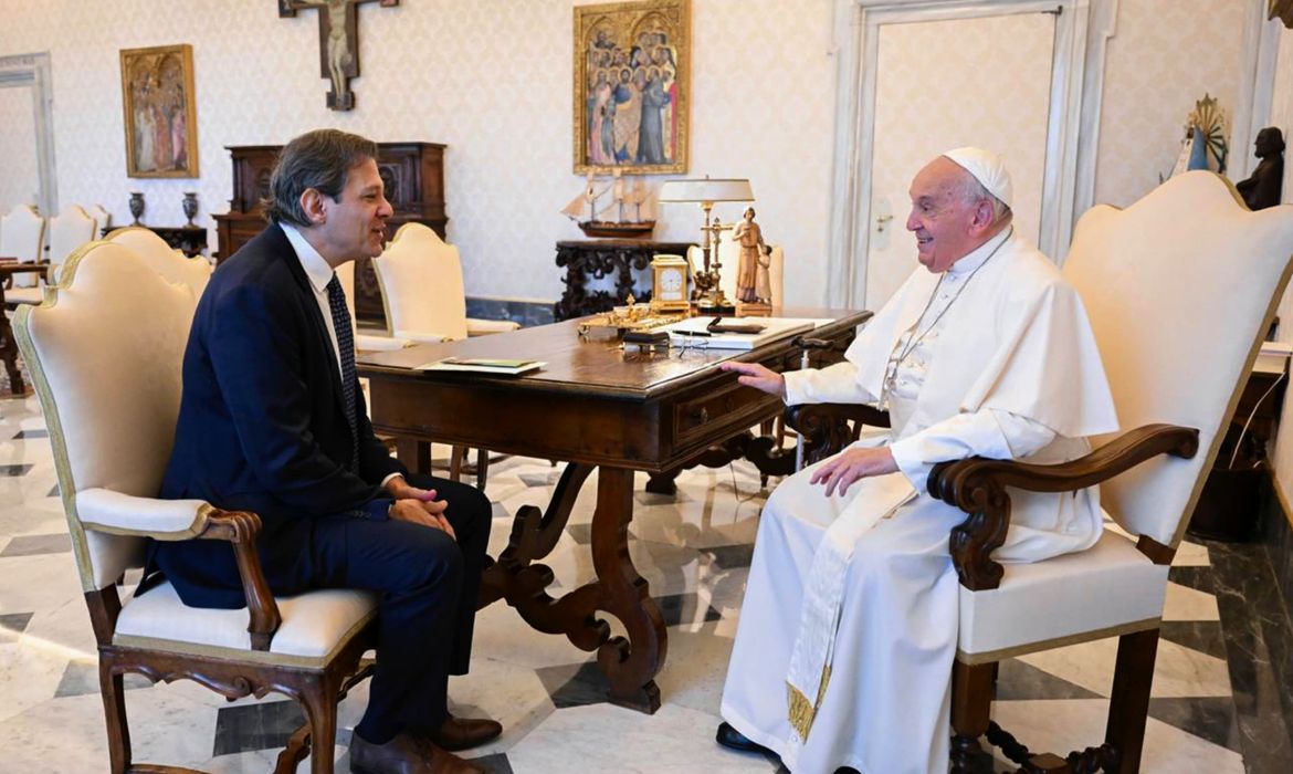 Brasília (DF) 07/06/2024 - Ministro da Fazenda, Fernando Haddad durante encontro com Papa Francisco
Foto: Ministério Fazenda/X
