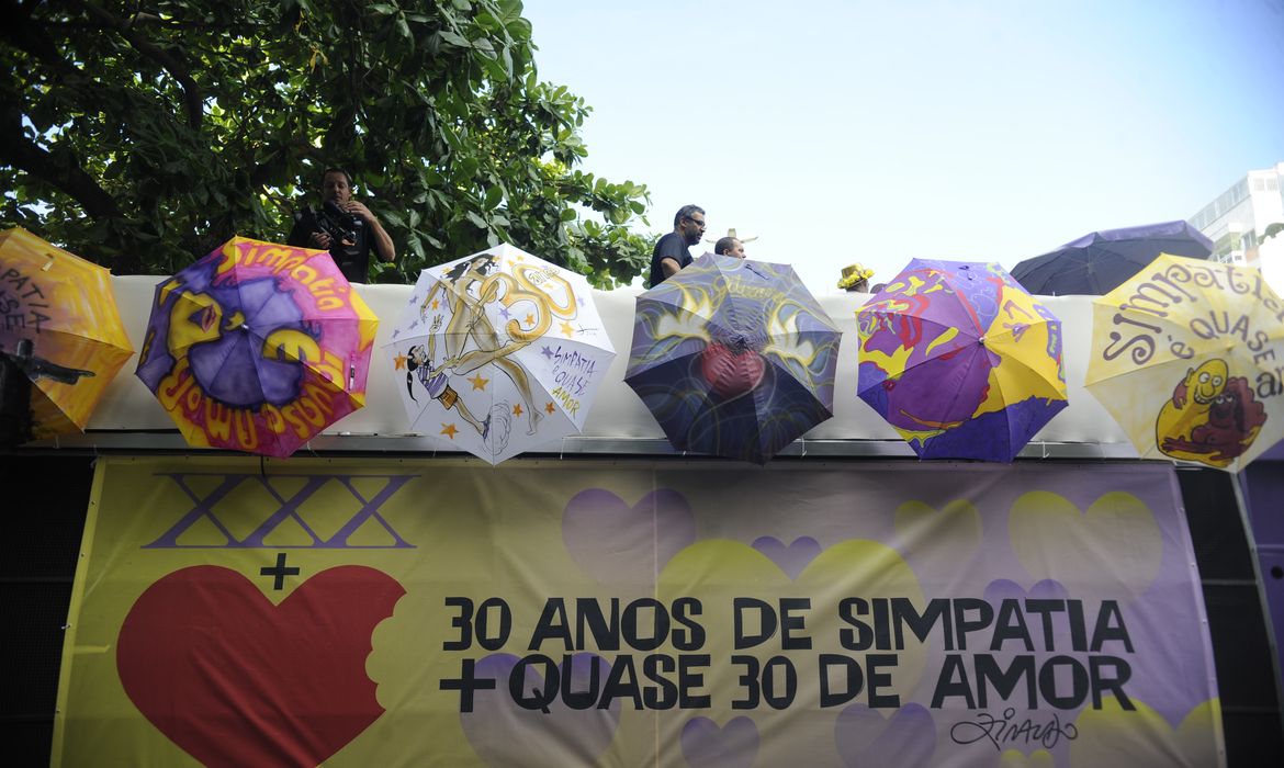 Rio de janeiro - O Bloco Simpatia é Quase Amor completa 30 anos de carnaval carioca, desfila na orla de Ipanema, zona sul da capital fluminense (Tomaz Silva/Agência Brasil)