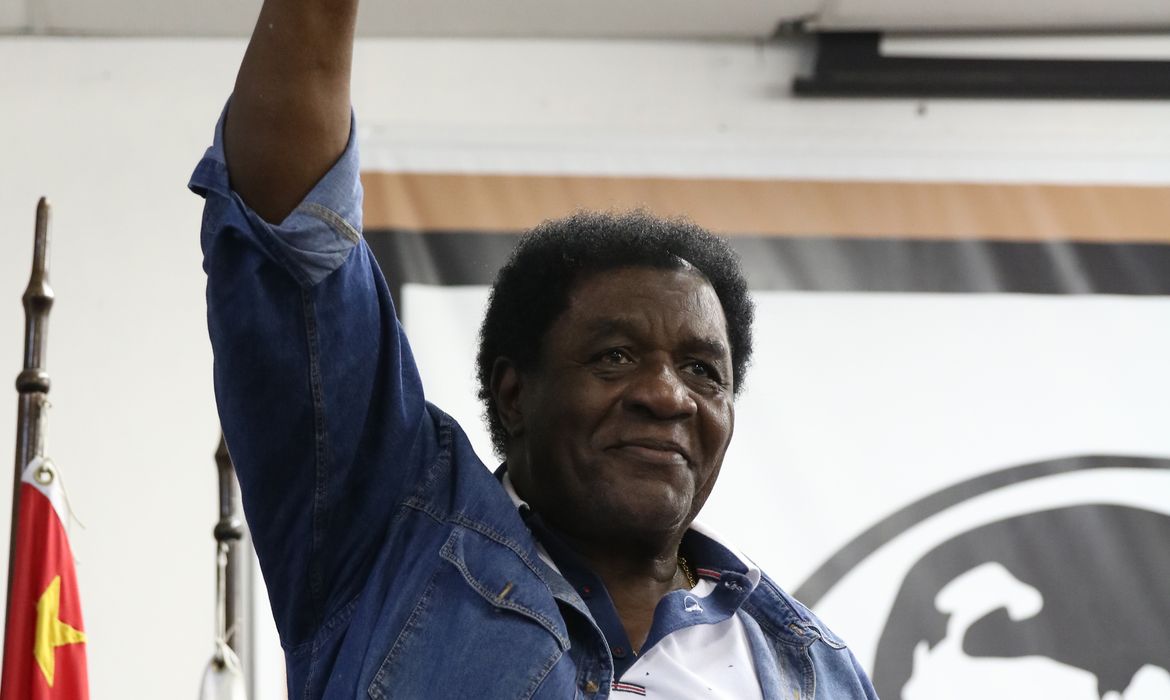 O ator e cantor, Tony Tornado, fala durante o lançamento da Virada da Consciência.