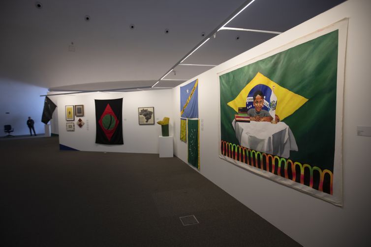 Joedson Alves/Agencia Brasil Brasília 07/02/2023 - Obra óleo sobre tela Pro futuro do artista Marlon Amaro, na exposição Brasil futuro - As formas da democracia, no Museu da República.