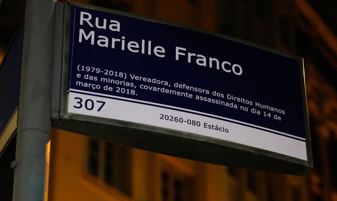 Rio de Janeiro - Passeata em homenagem à vereadora Marielle Franco, e seu motorista Anderson Pedro Gomes, no centro da cidade (Fernando Frazão/Agência Brasil)