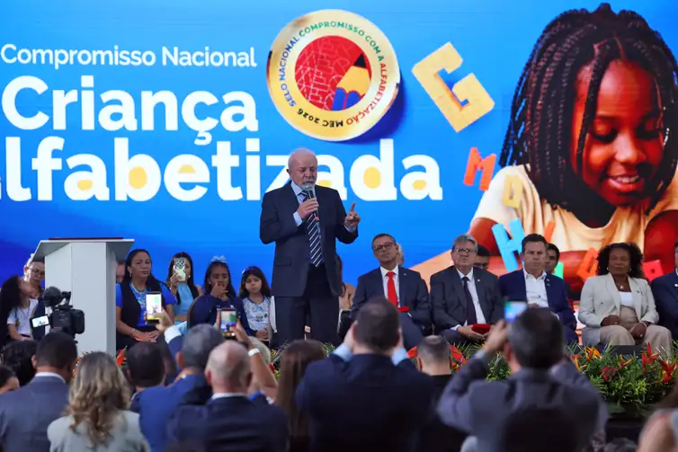 Brasília (DF), 23/03/2026 - O presidente da República, Luiz Inácio Lula da Silva, participa da cerimônia de premiação da 2ª edição do Selo Nacional Compromisso com a Alfabetização. Foto: Valter Campanato/Agência Brasil