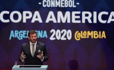 REUTERS/Luisa Gonzalez/Direitos Reservados Presidente da Conmebol, Alejandro Domínguez, durante sorteio da Copa América