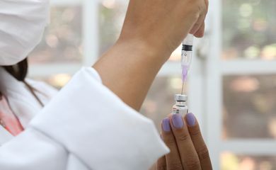 Dose pediátrica da vacina da Pfizer contra covid-19 na Unidade Básica de Saúde - UBS Aldeia Jaraguá Kwaray Djekupe, no Jaraguá.