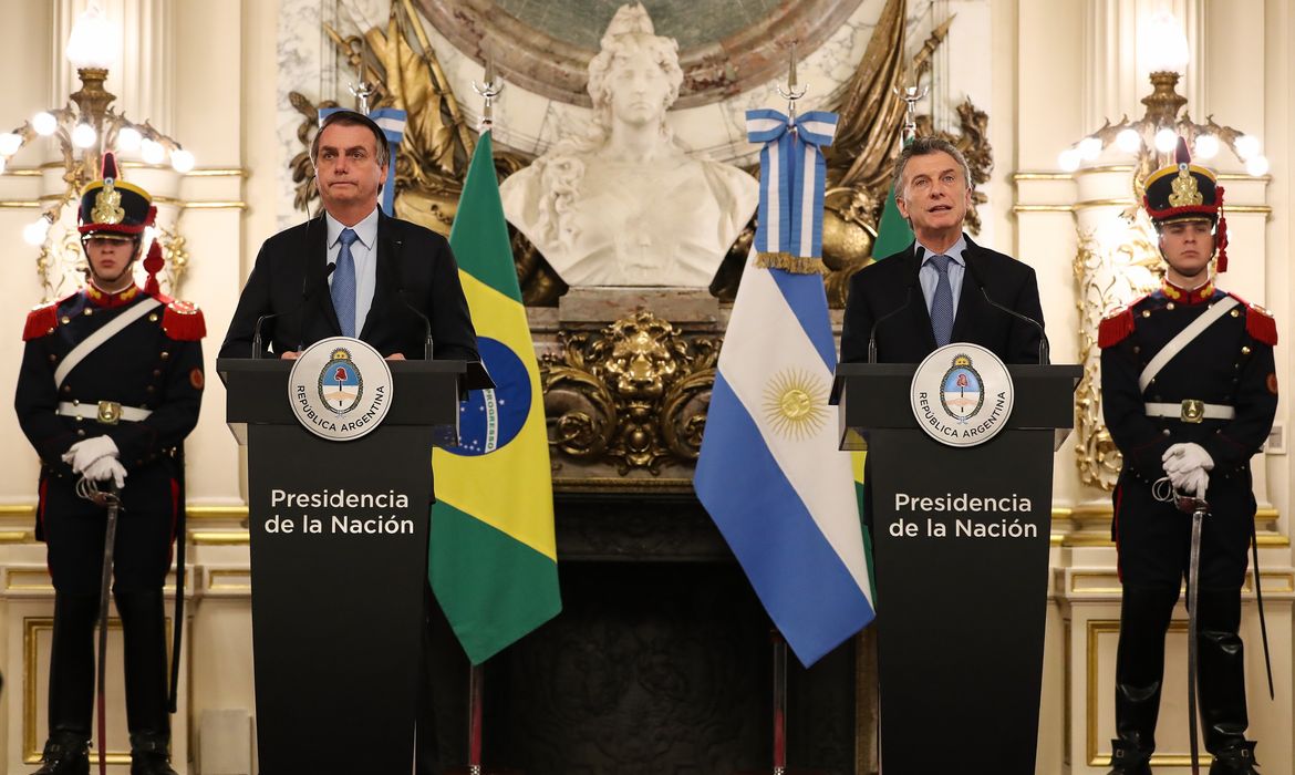 O presidente Jair Bolsonaro e o presidente da Argentina, Mauricio Macri, durante declaração à imprensa.